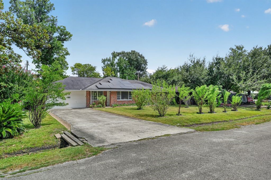 3106 Laverne Street Property Photo 1