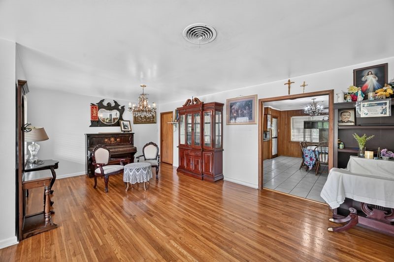 3106 Laverne Street Property Photo 3