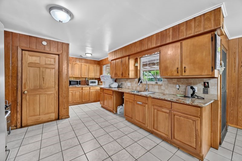 3106 Laverne Street Property Photo 6