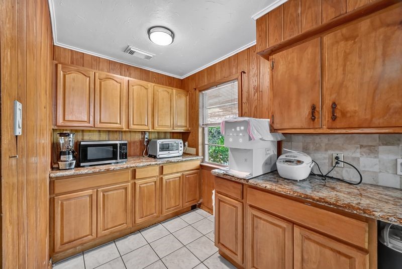 3106 Laverne Street Property Photo 8