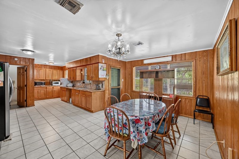 3106 Laverne Street Property Photo 9