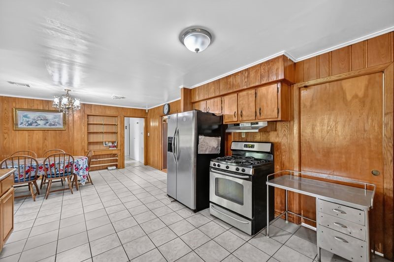 3106 Laverne Street Property Photo 11