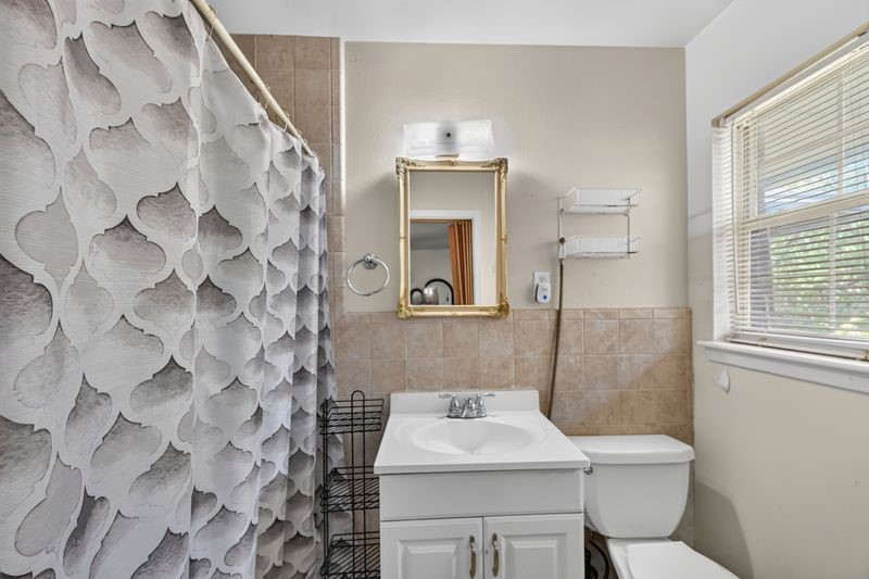 3106 Laverne Street Property Photo 16