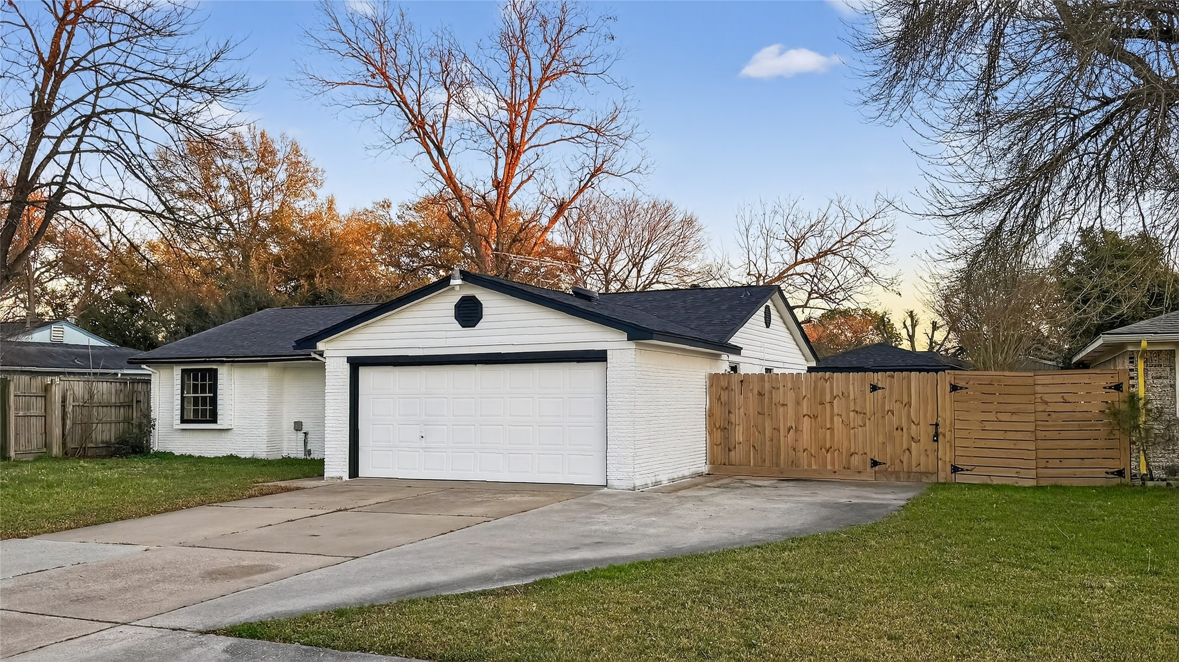 1307 Saddle Rock Drive Property Photo 4