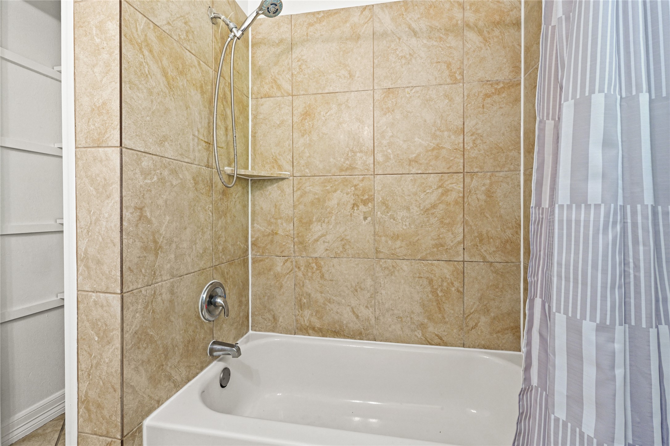 119 West Avenue Property Photo 17