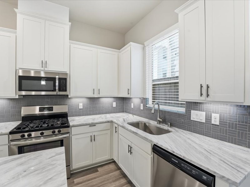 9020 Lonestar River Lane Property Photo 6