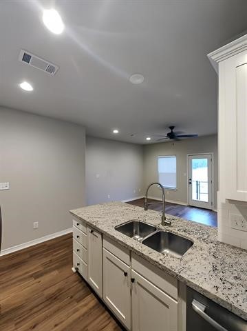 5670 Shadowbend Circle W 103 Property Photo 10