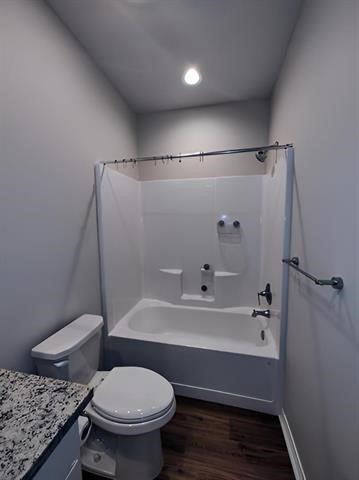 5670 Shadowbend Circle W 103 Property Photo 14