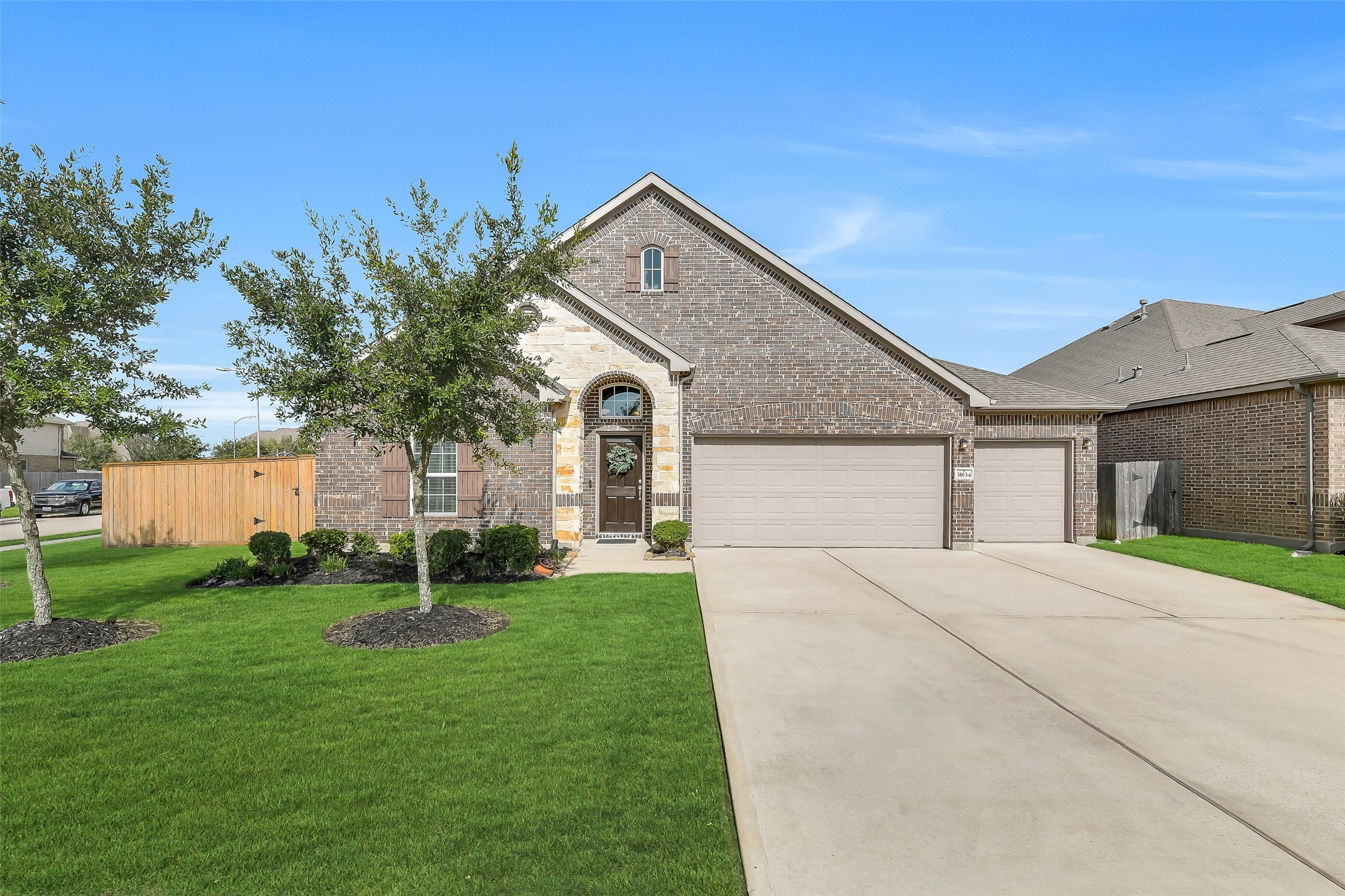 31634 Hummingbird Oak Drive Property Photo 1