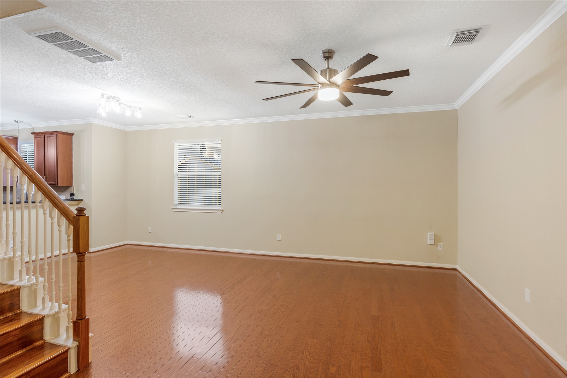 1430 W 24th Street Property Photo 6