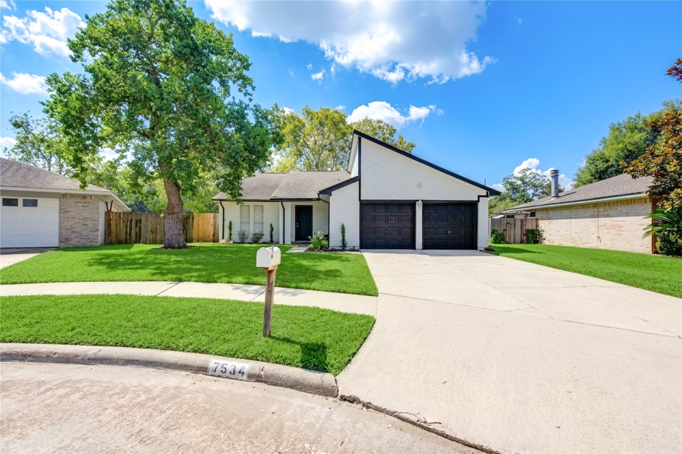 7534 Londres Drive Property Photo 1