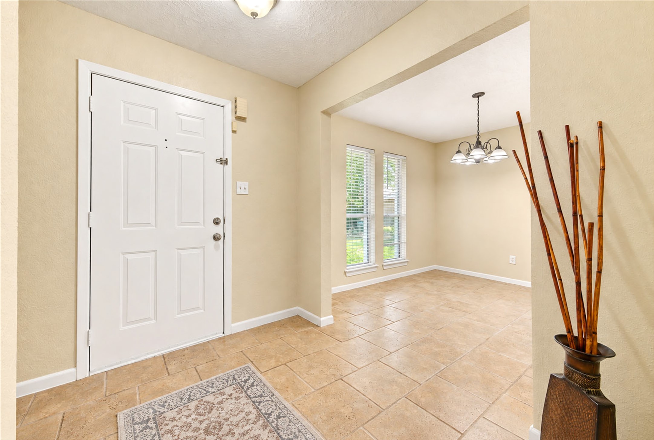 7534 Londres Drive Property Photo 3
