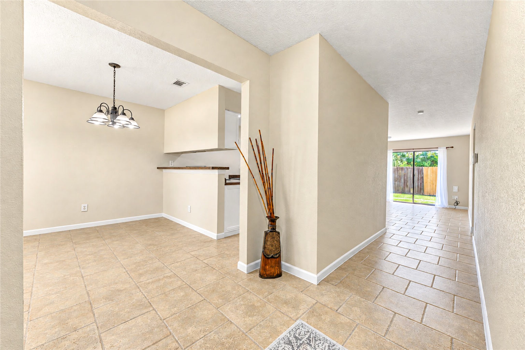 7534 Londres Drive Property Photo 4