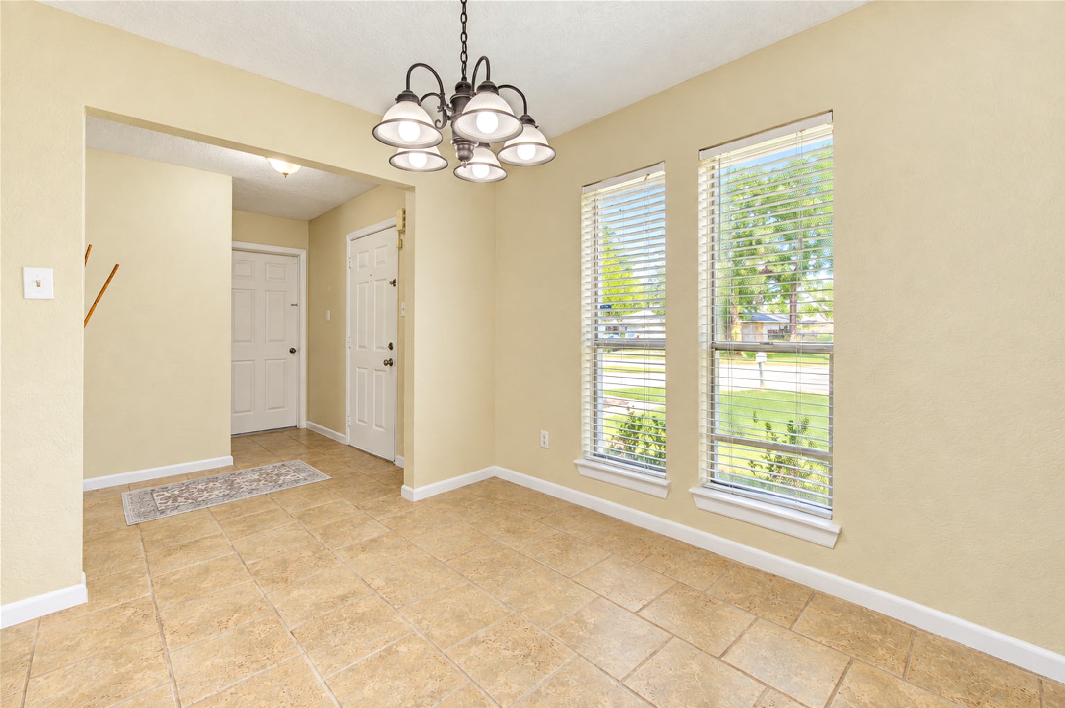 7534 Londres Drive Property Photo 5