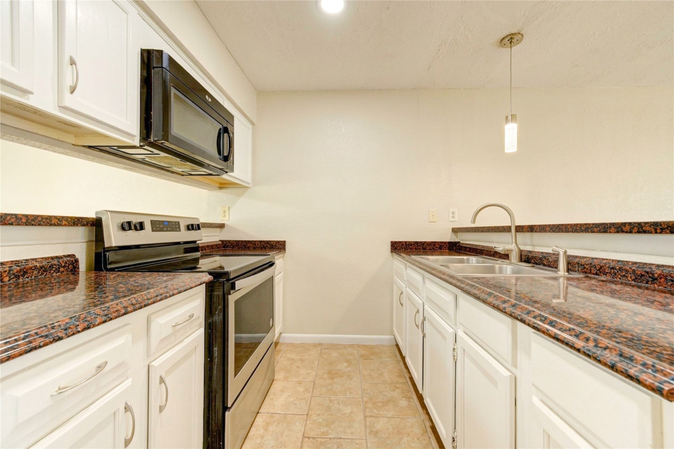 7534 Londres Drive Property Photo 8