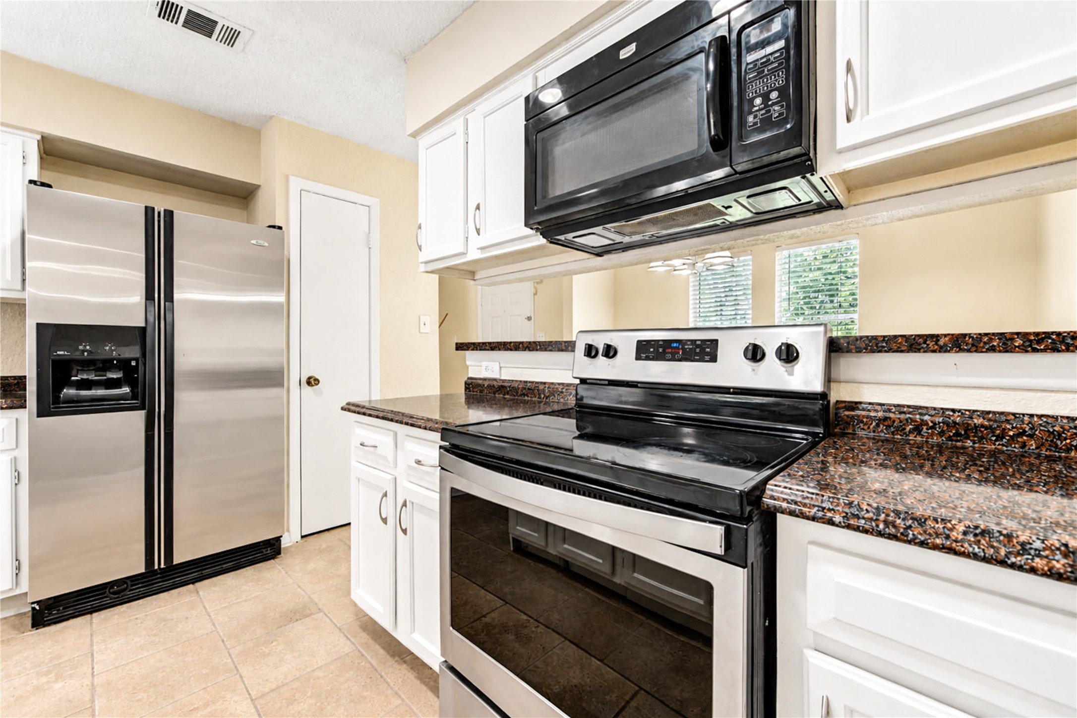 7534 Londres Drive Property Photo 10