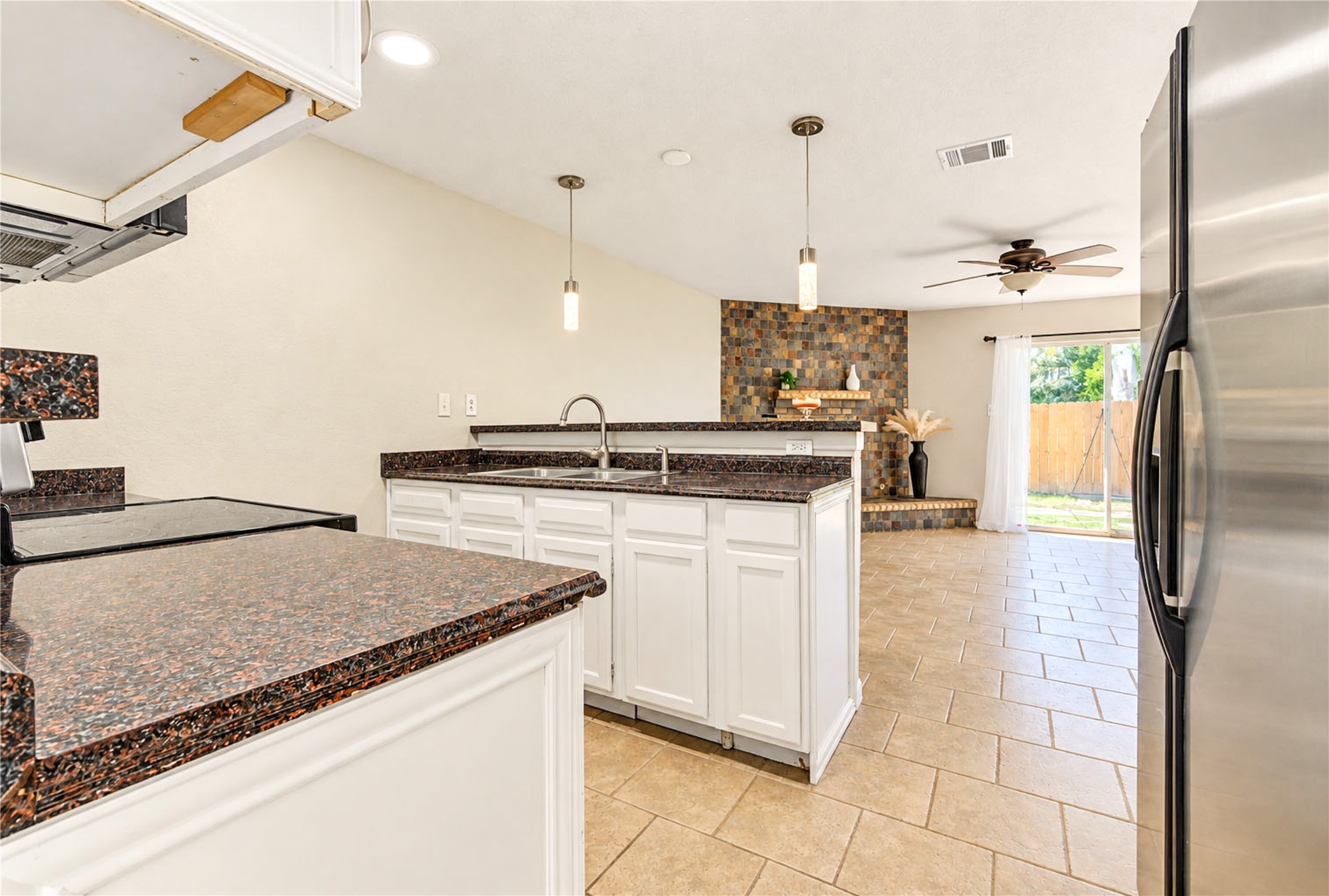 7534 Londres Drive Property Photo 12