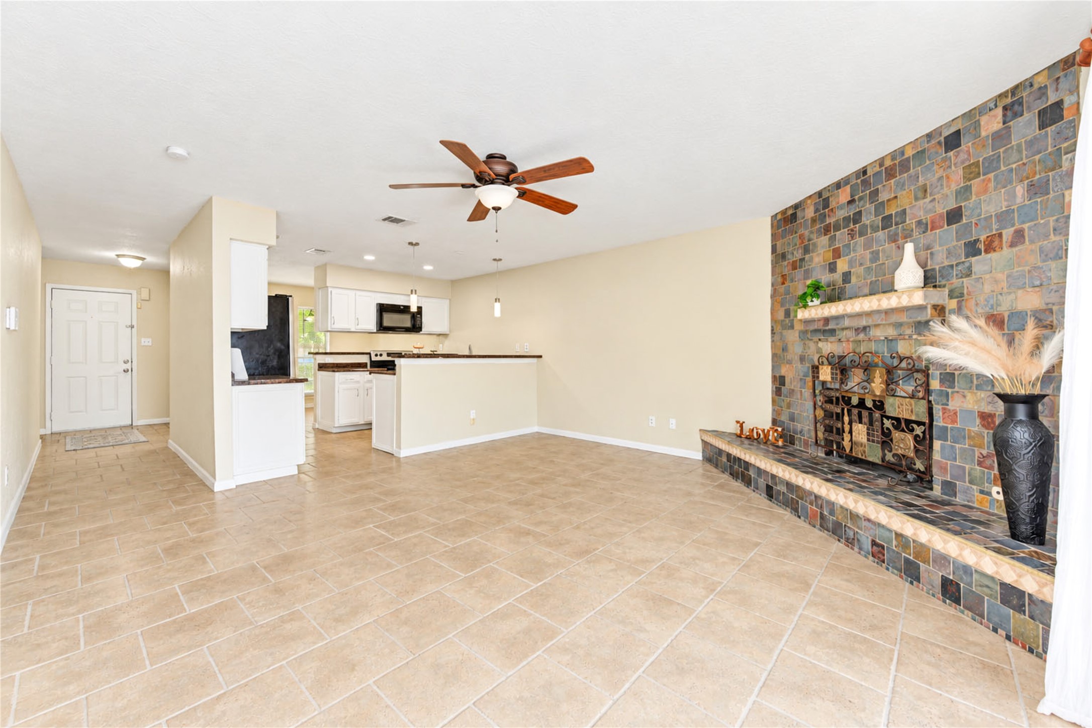 7534 Londres Drive Property Photo 14