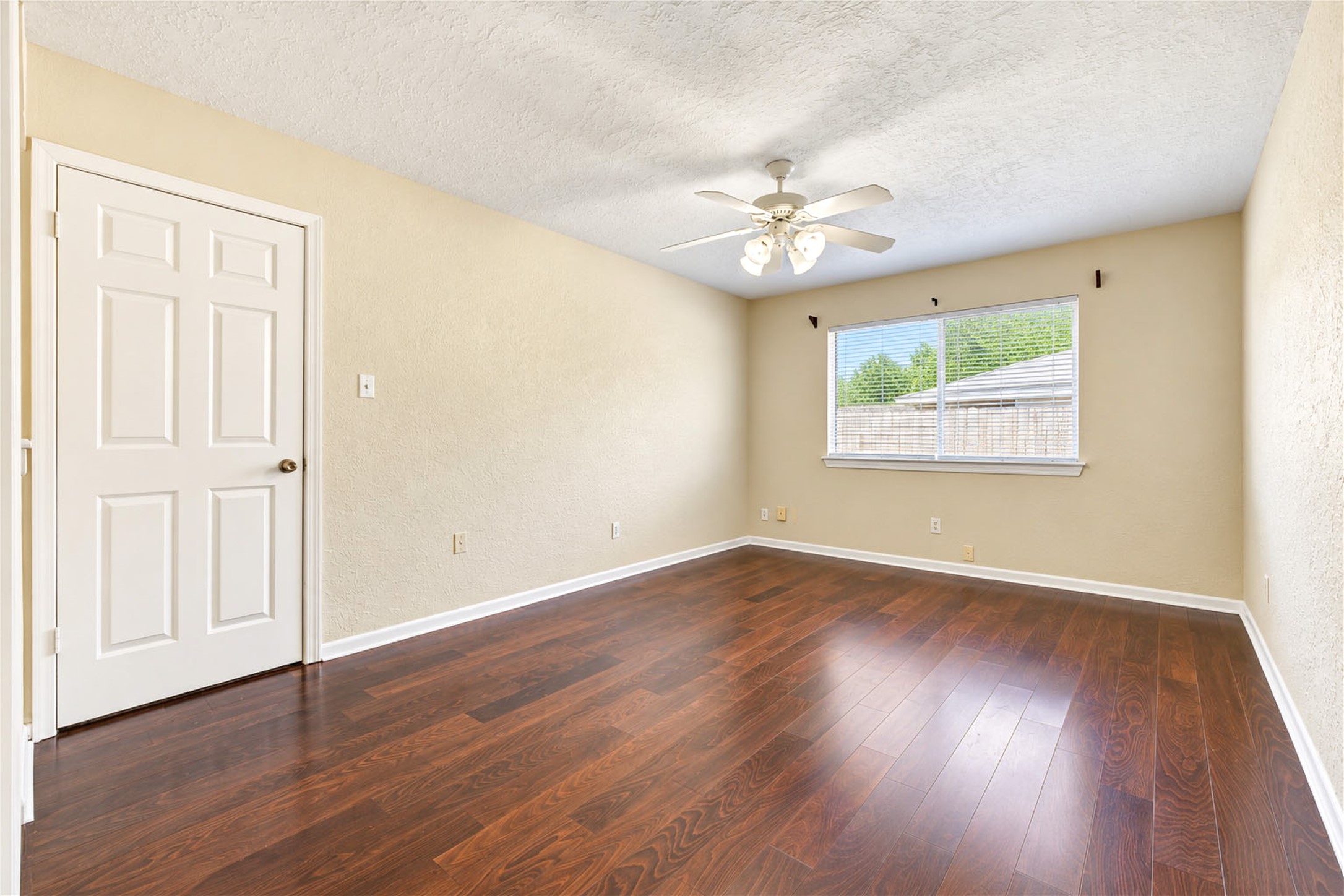 7534 Londres Drive Property Photo 17
