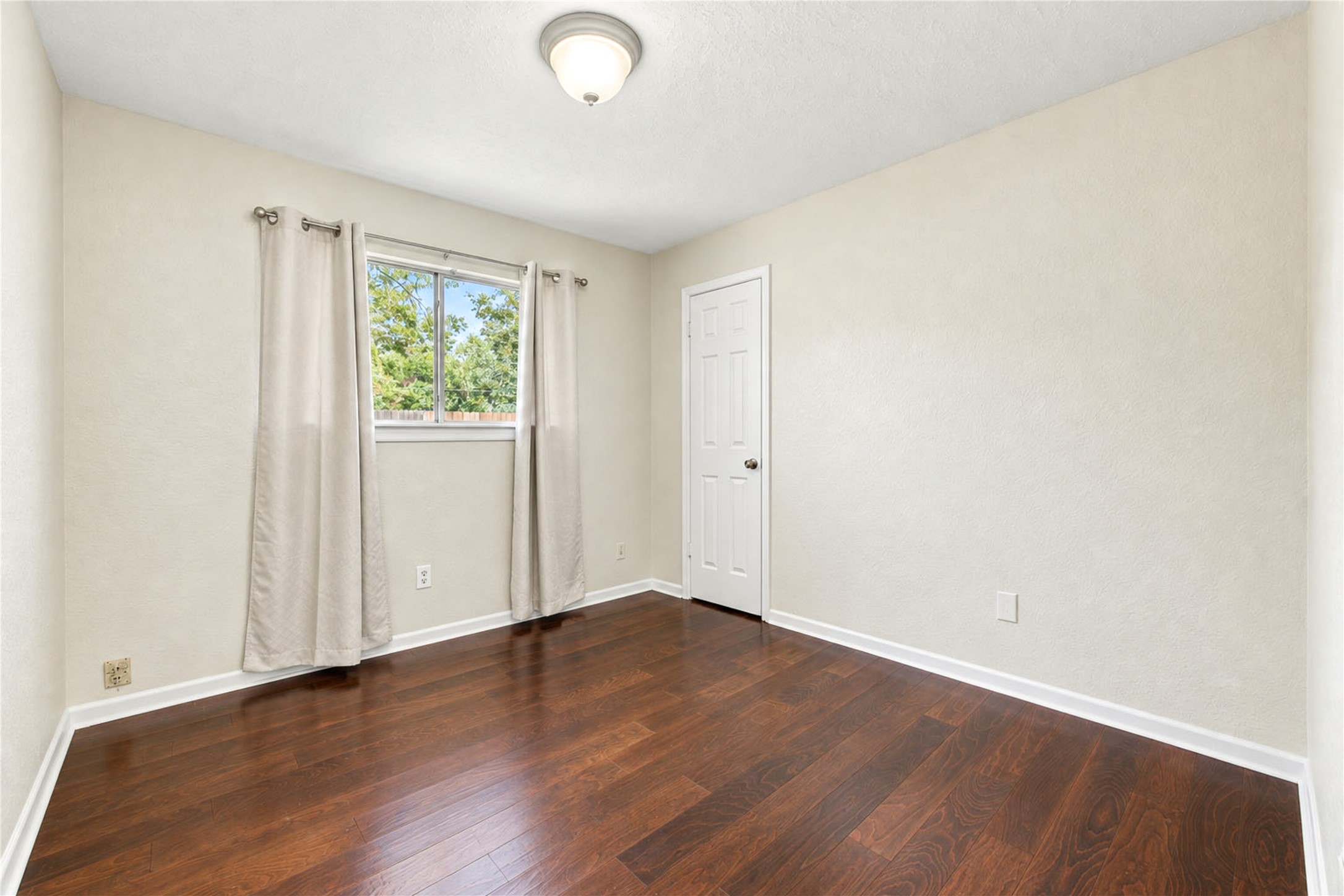 7534 Londres Drive Property Photo 24