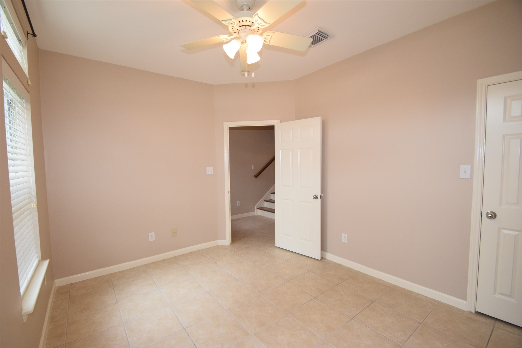 722 Memorial Heights Drive Property Photo 6