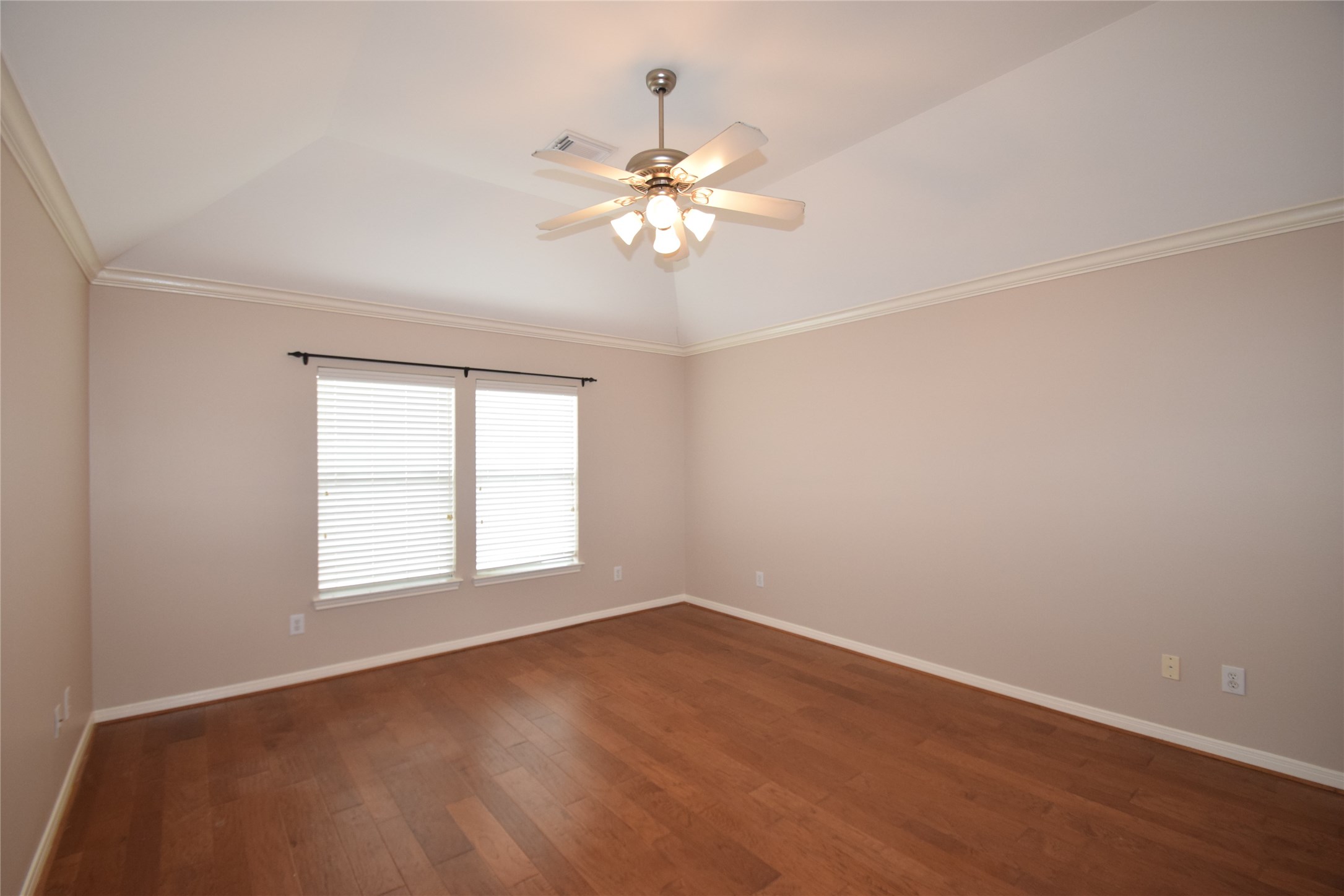 722 Memorial Heights Drive Property Photo 28