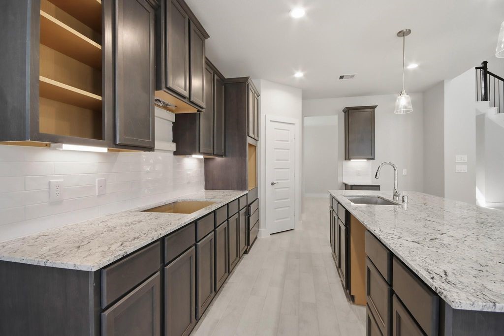 2100 Golden Spruce Lane Property Photo 3