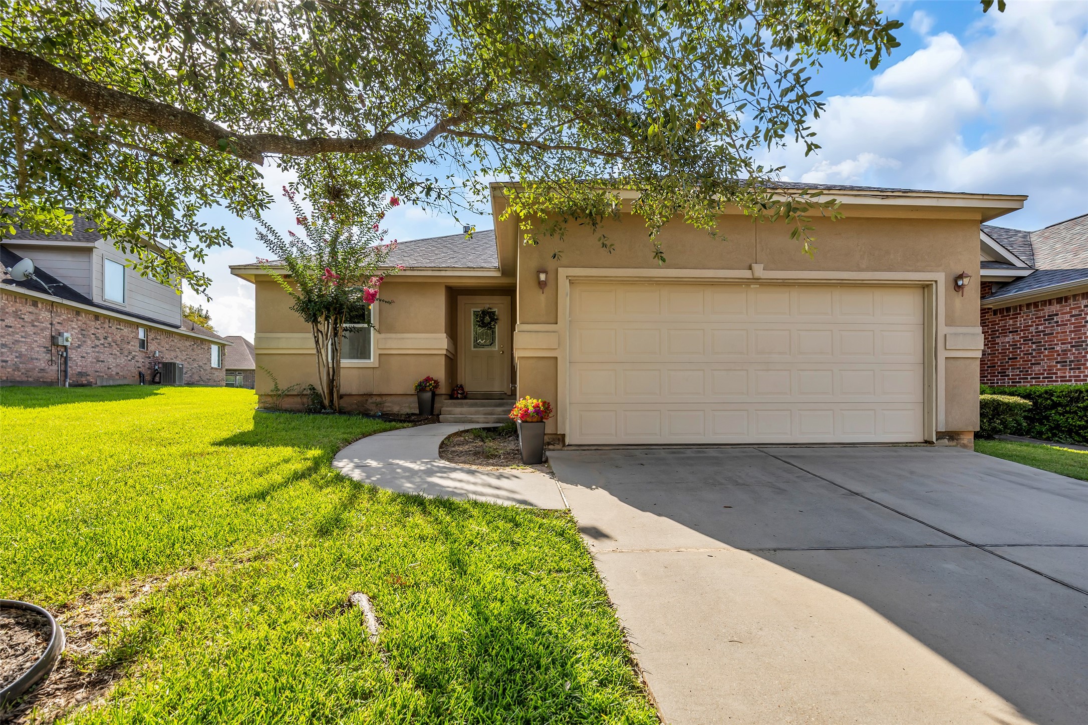 106 Harbour Town Way Property Photo 6