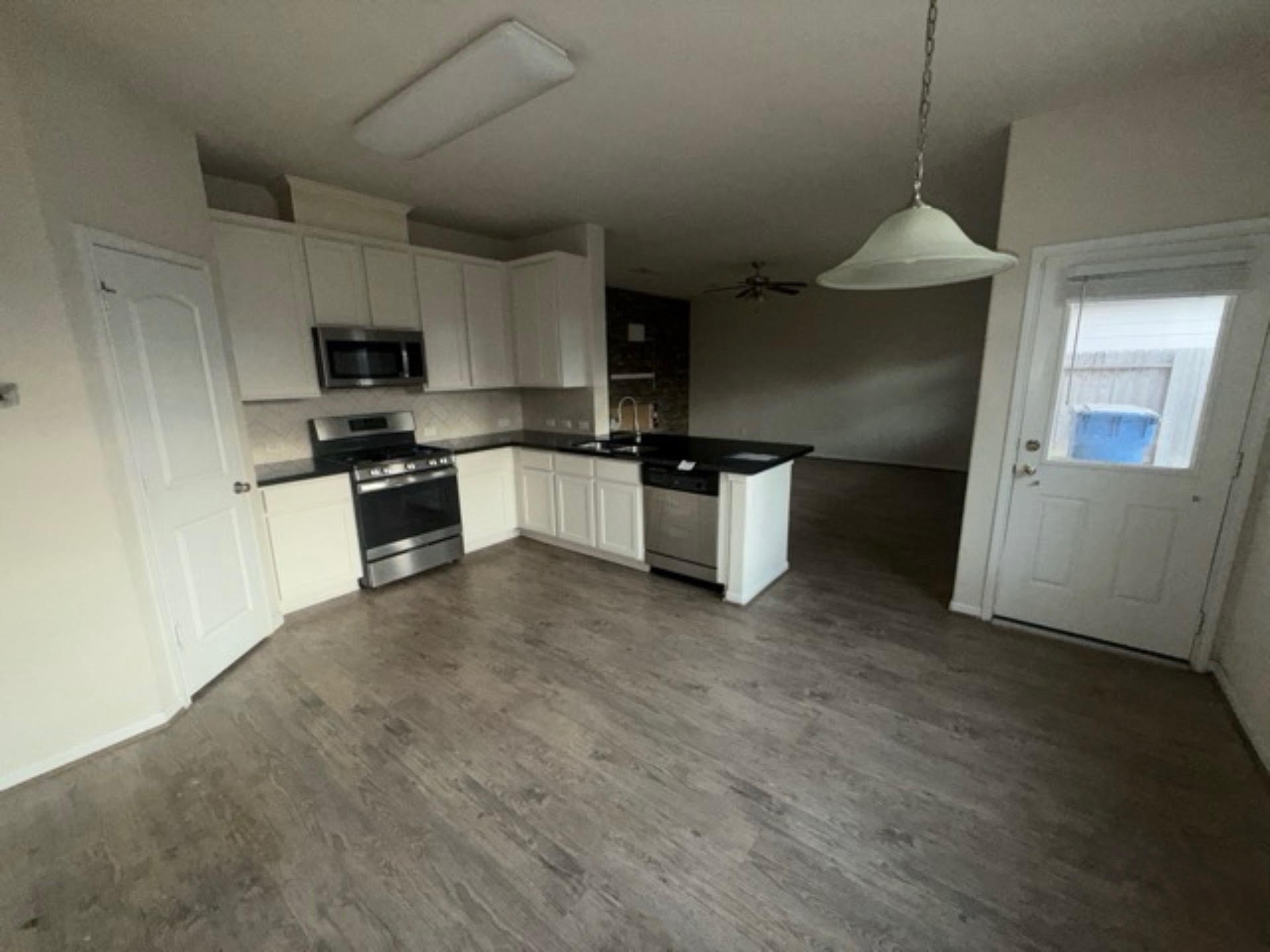 15223 Yellowstone Lake Drive Property Photo 2