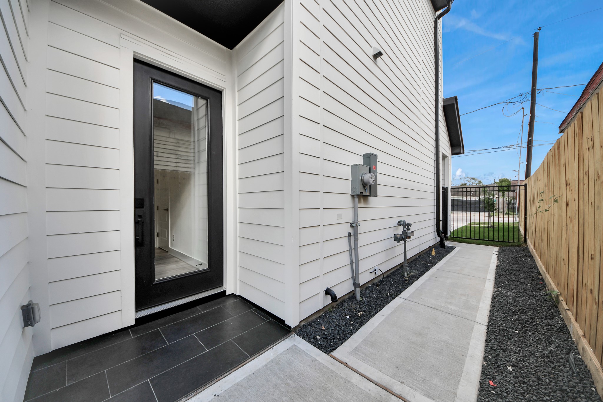 2410 Lorraine Street Property Photo 6