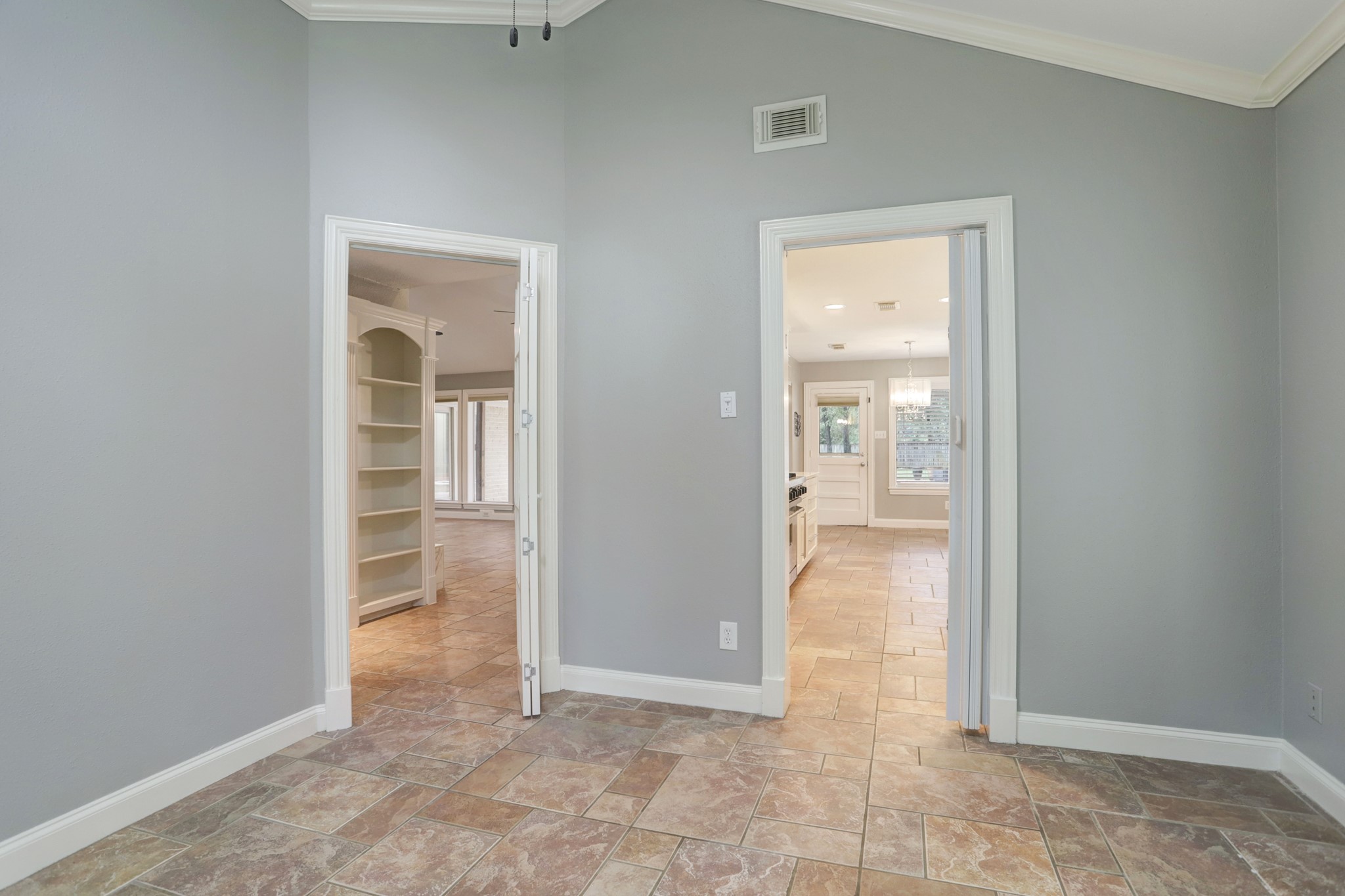 811 Castle Hill Trail Property Photo 10