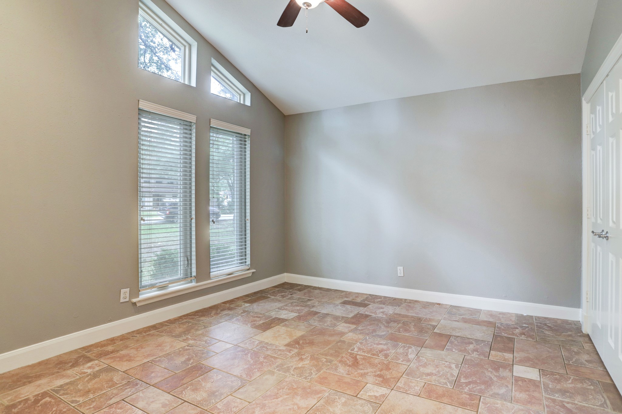 811 Castle Hill Trail Property Photo 23
