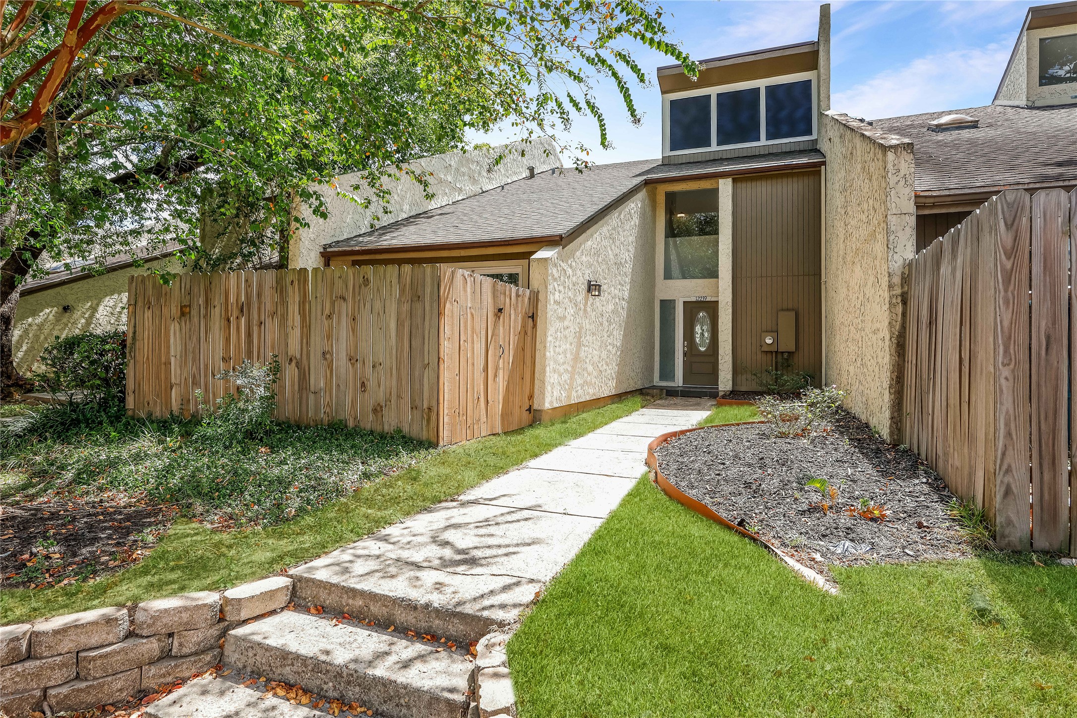 12239 Glenview Drive Property Photo 1