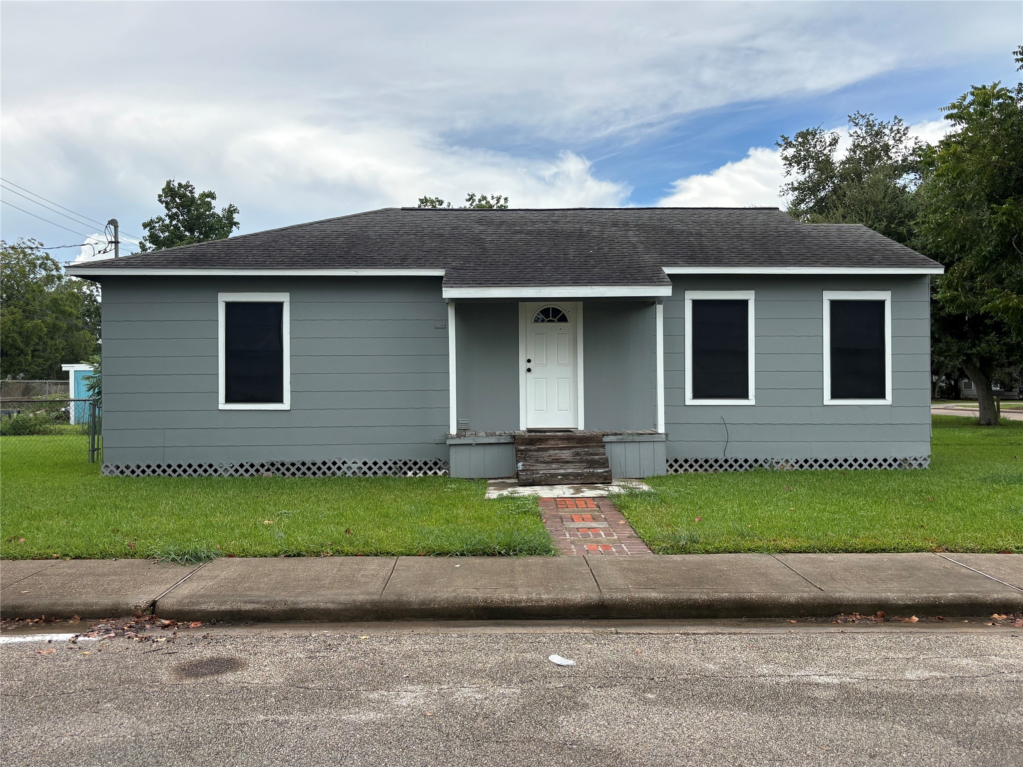 1603 W 8th Street Property Photo 1