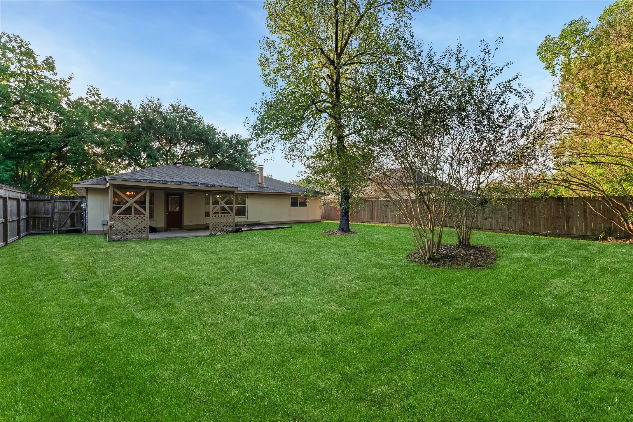 16950 Gleneagle Drive N Property Photo 3