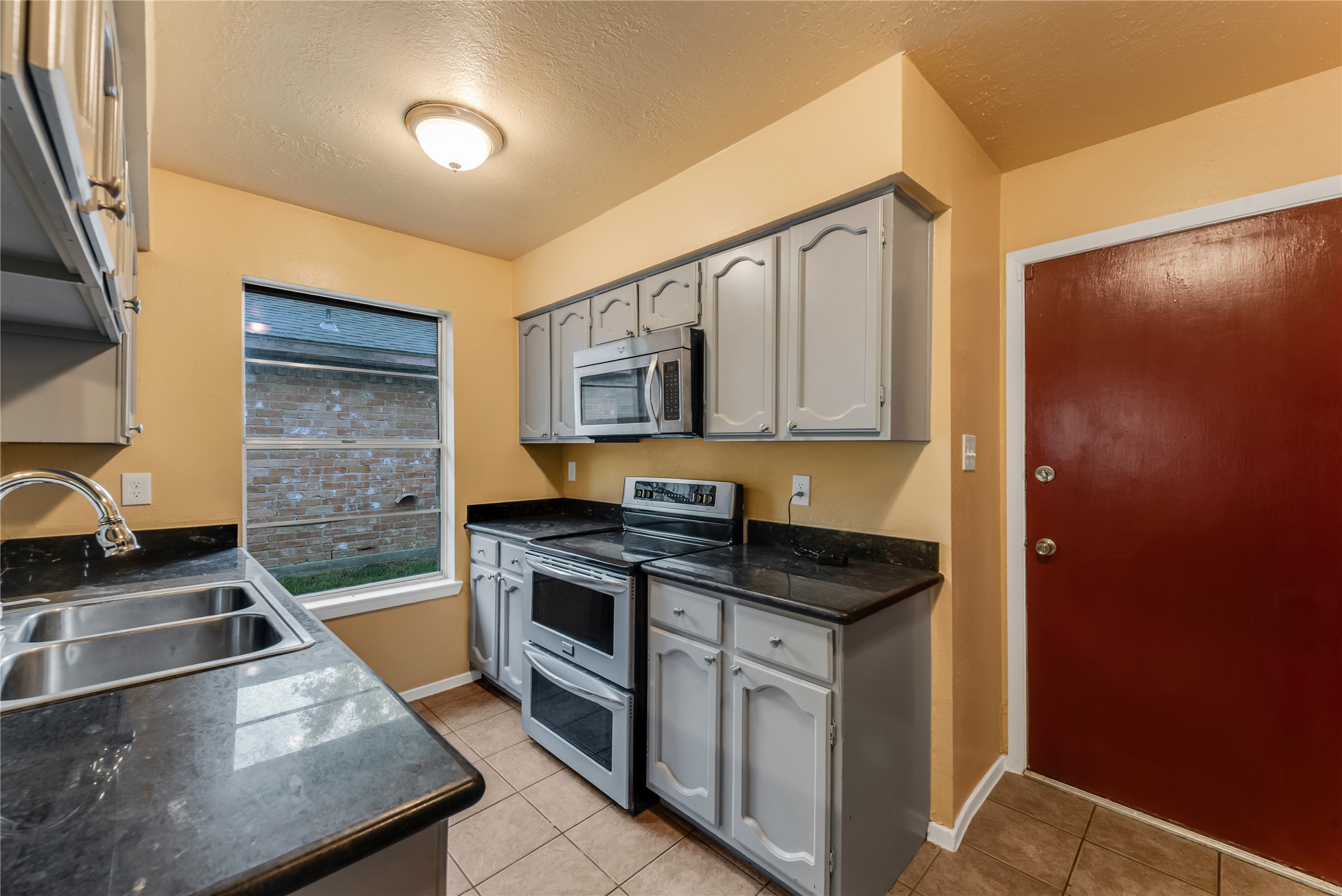 16950 Gleneagle Drive N Property Photo 12