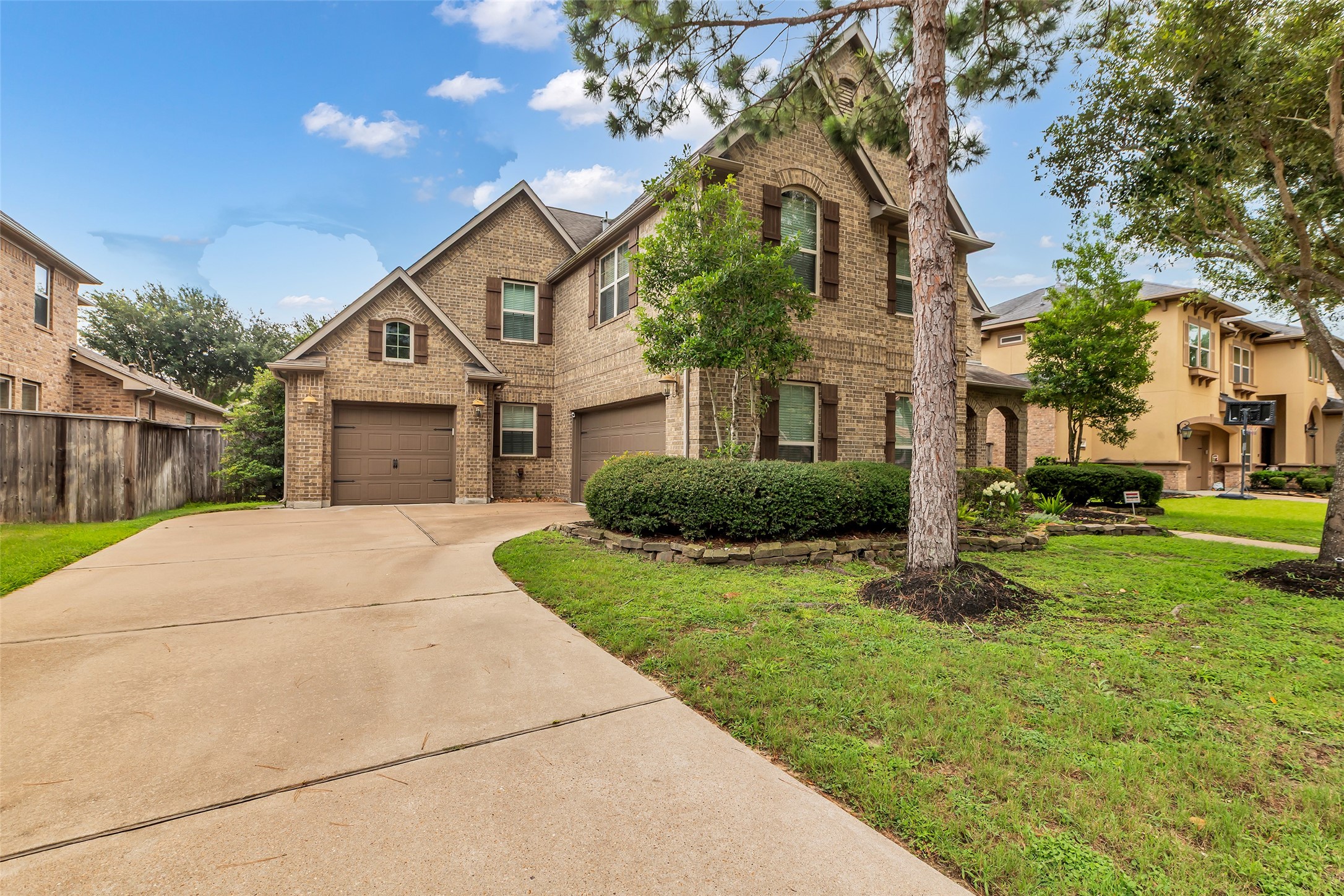 10314 Radcliff Lake Drive Property Photo 2