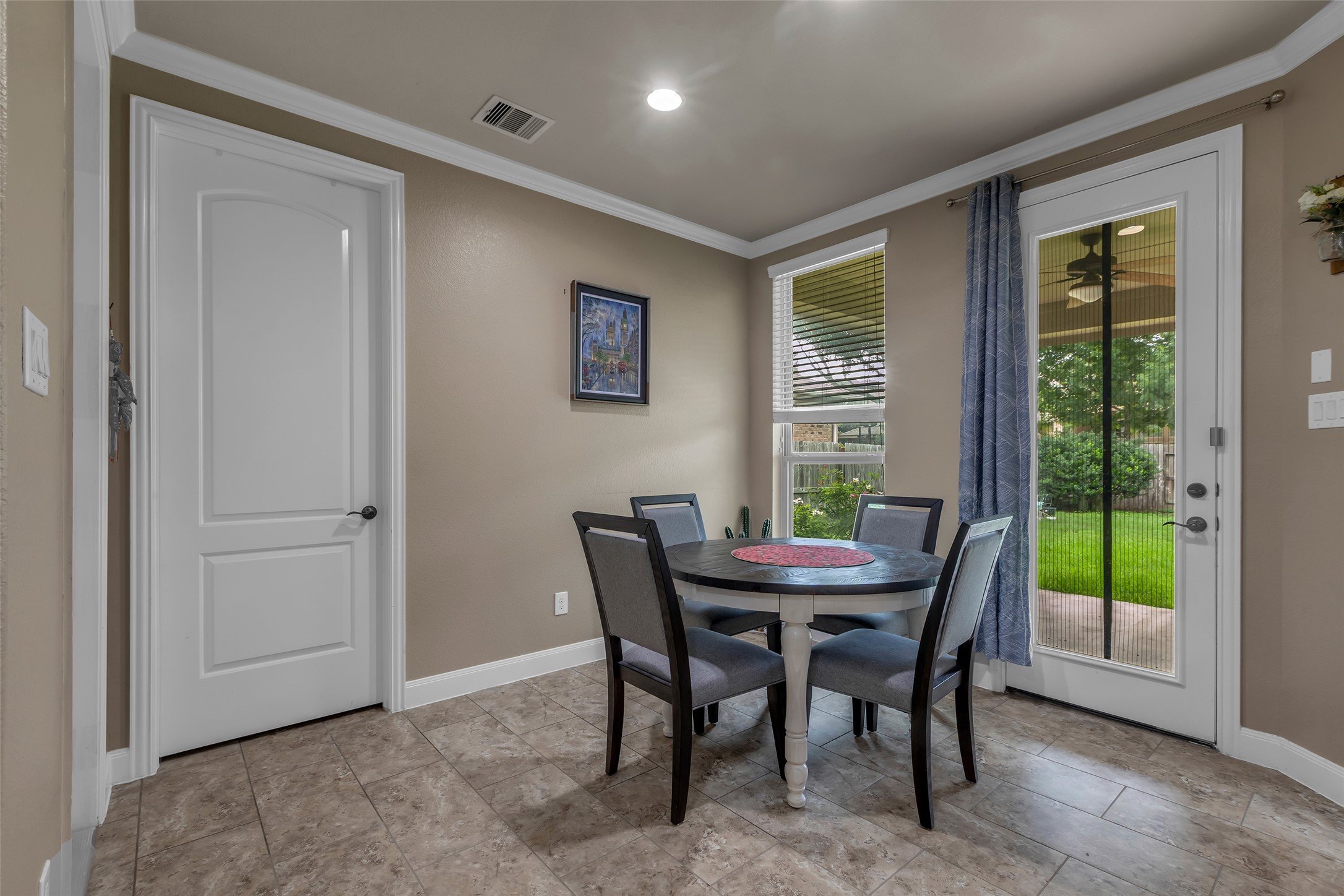 10314 Radcliff Lake Drive Property Photo 11