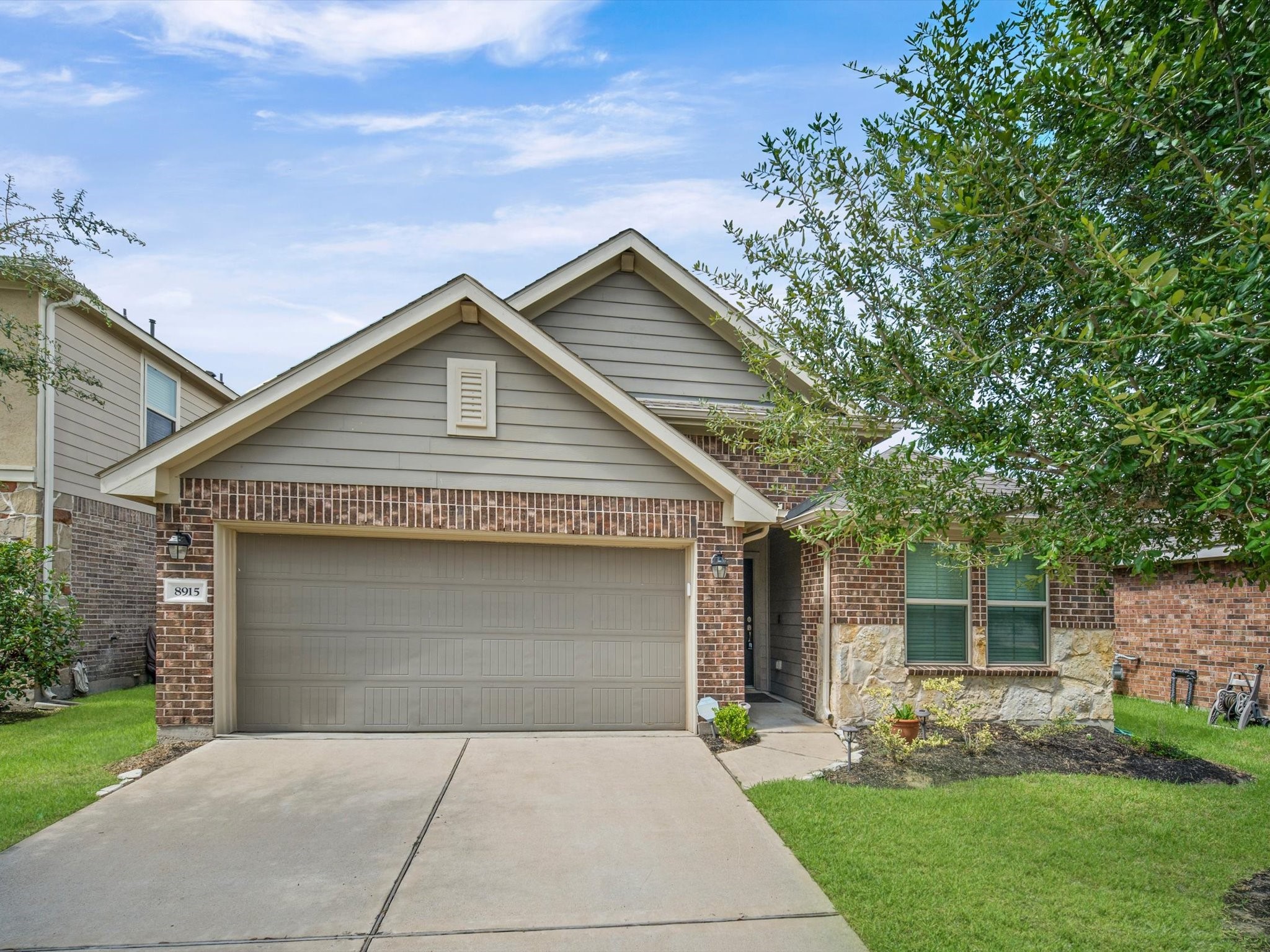 8915 English Manor Drive Property Photo 1