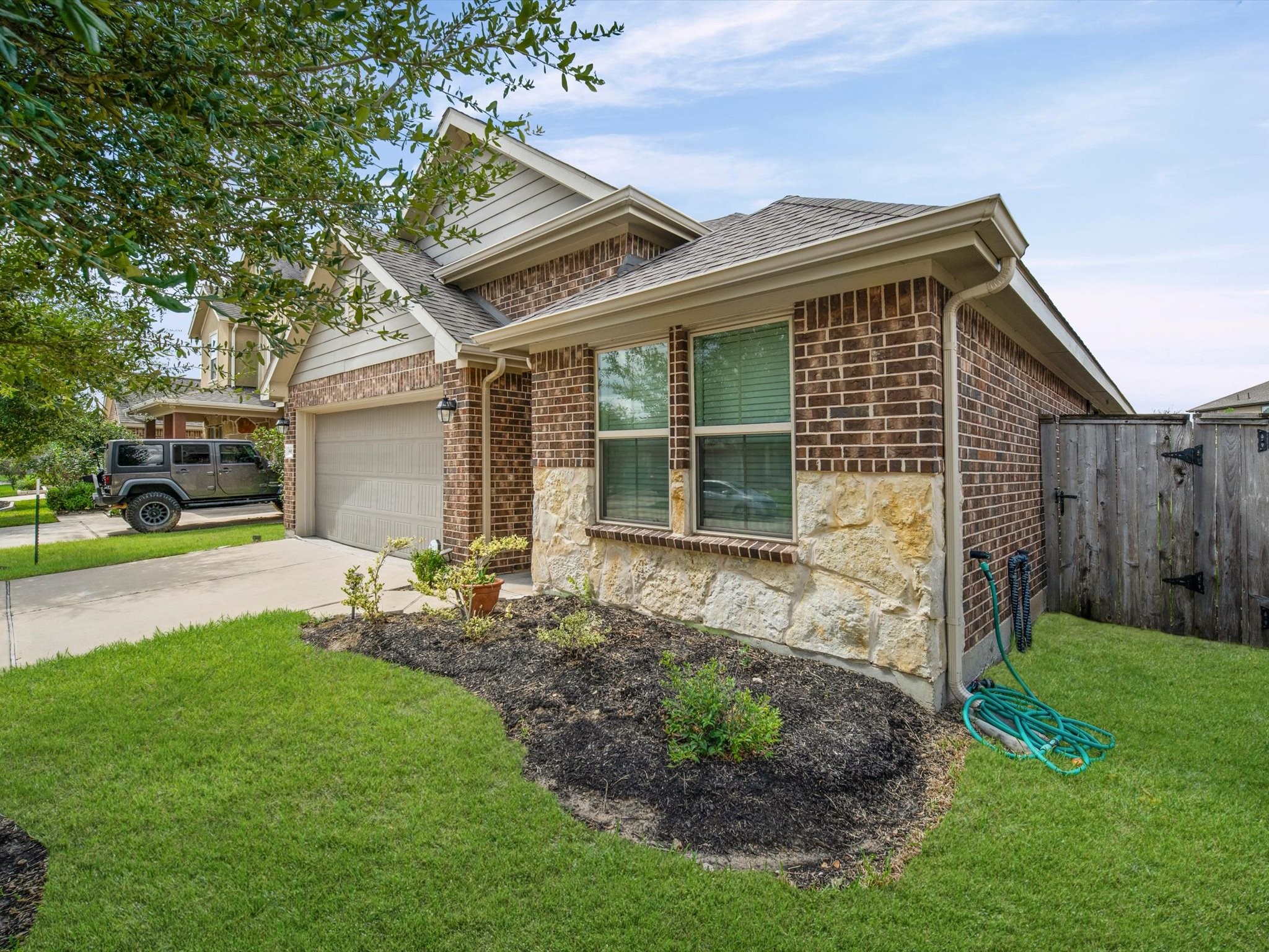 8915 English Manor Drive Property Photo 3