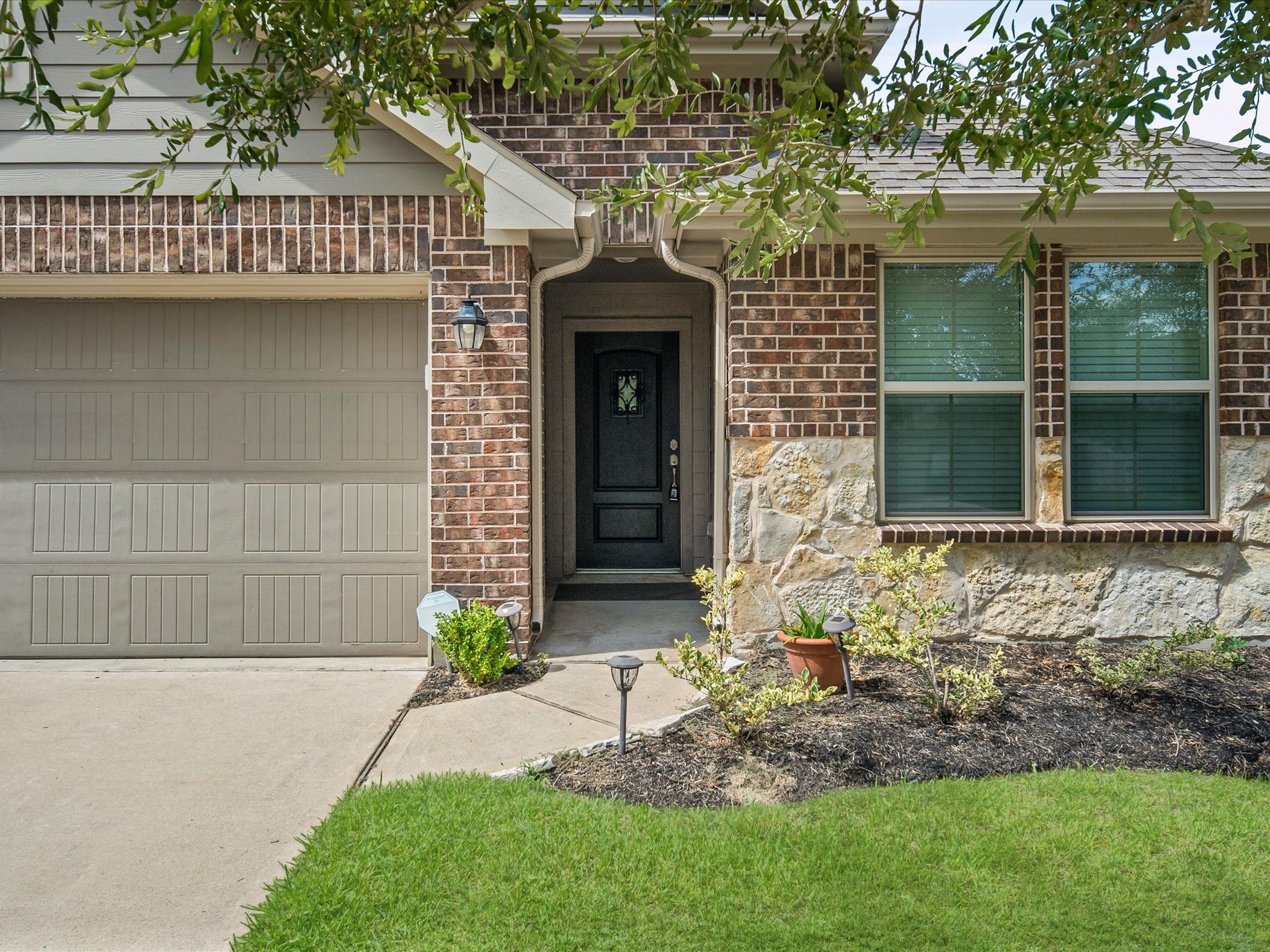8915 English Manor Drive Property Photo 4