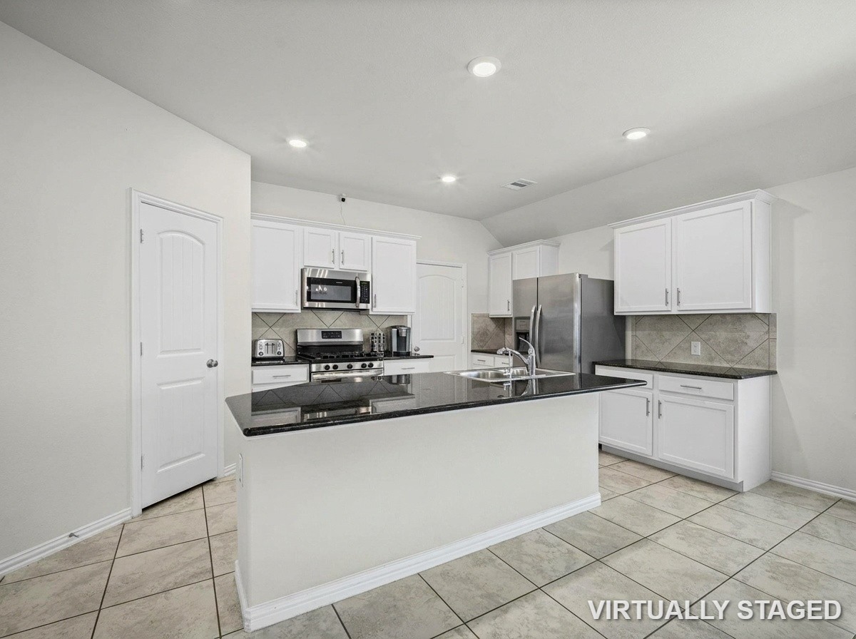8915 English Manor Drive Property Photo 10