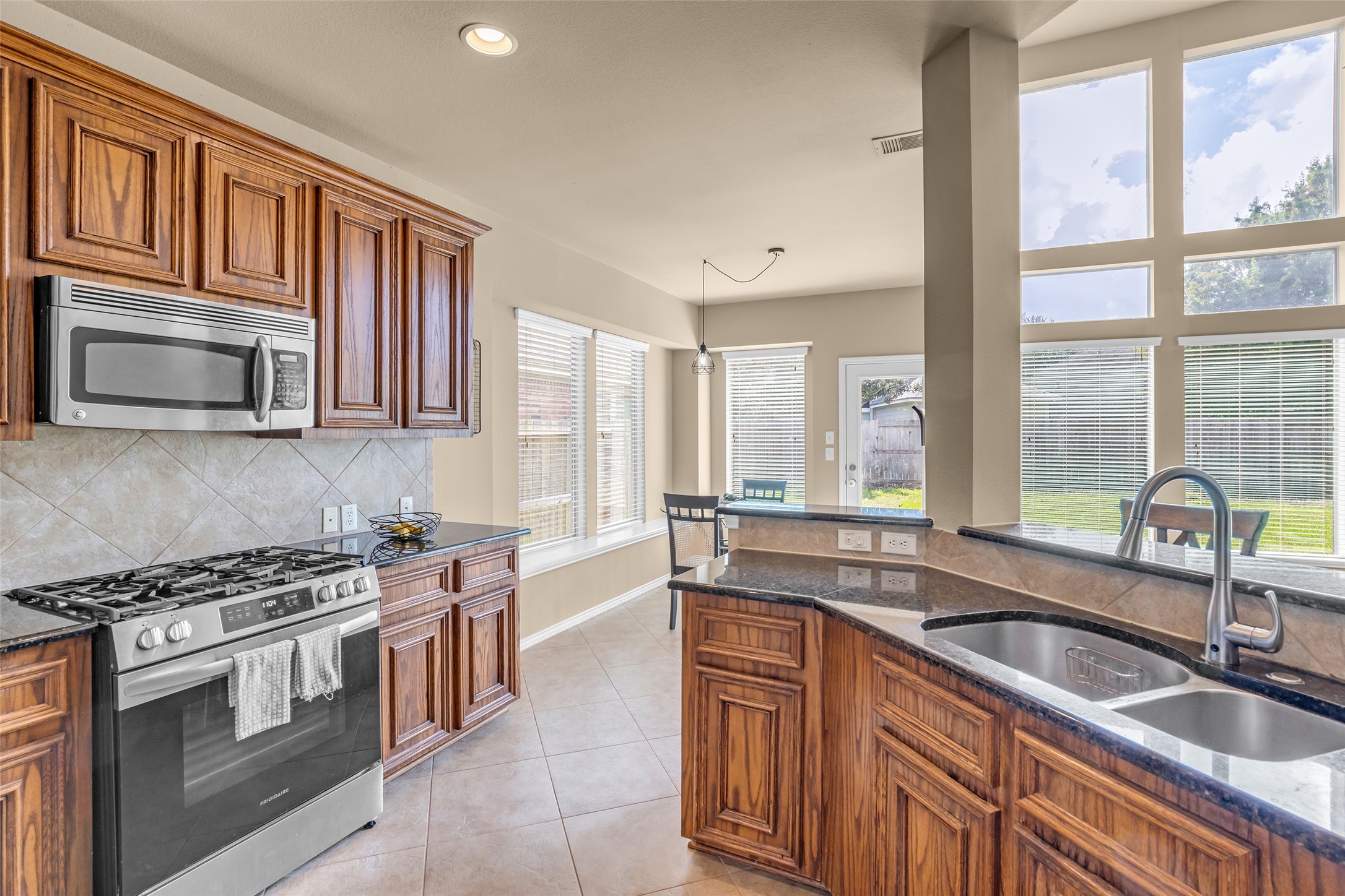 2807 Arbor Brook Lane Property Photo 16