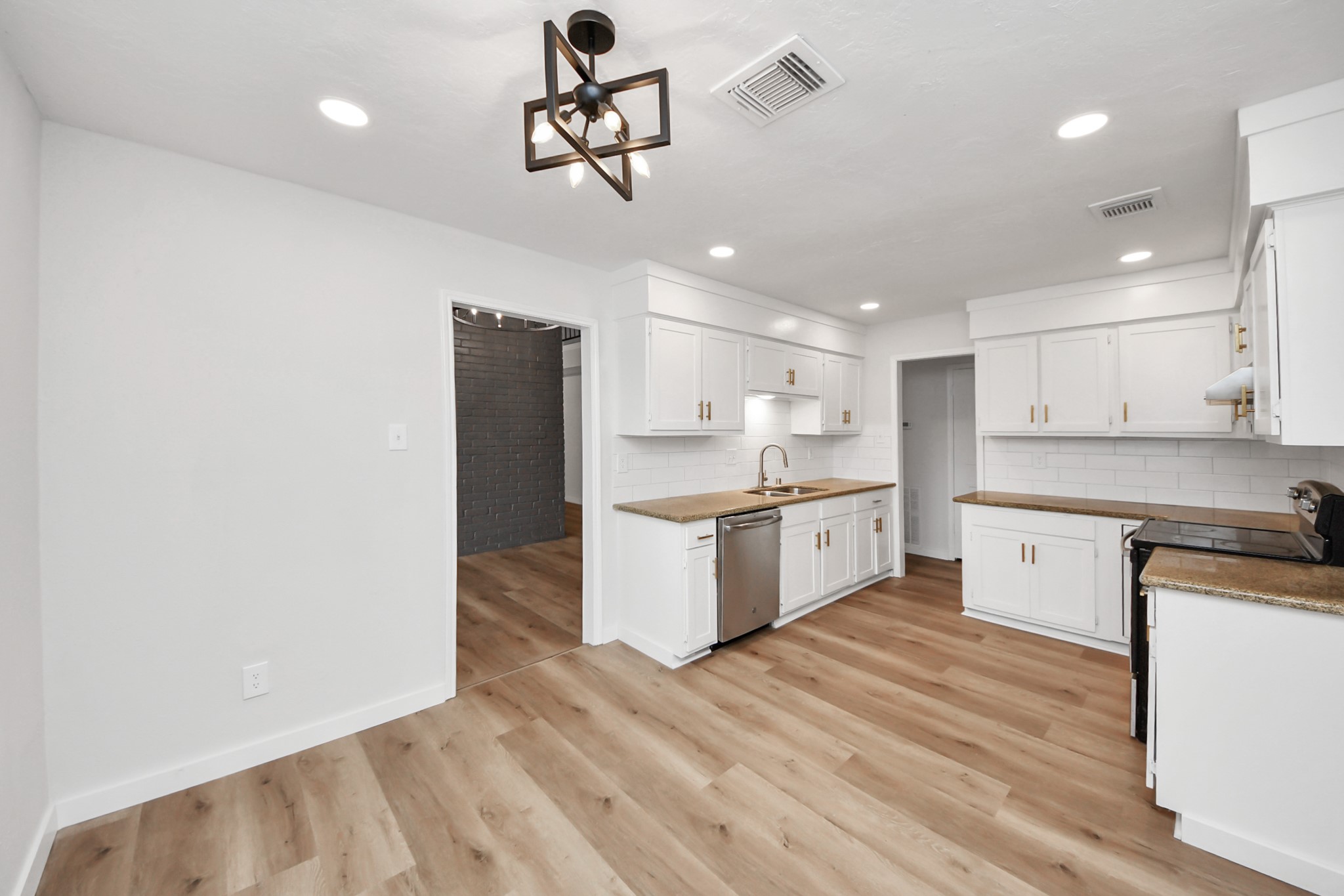 718 Land Grant Drive Property Photo 10