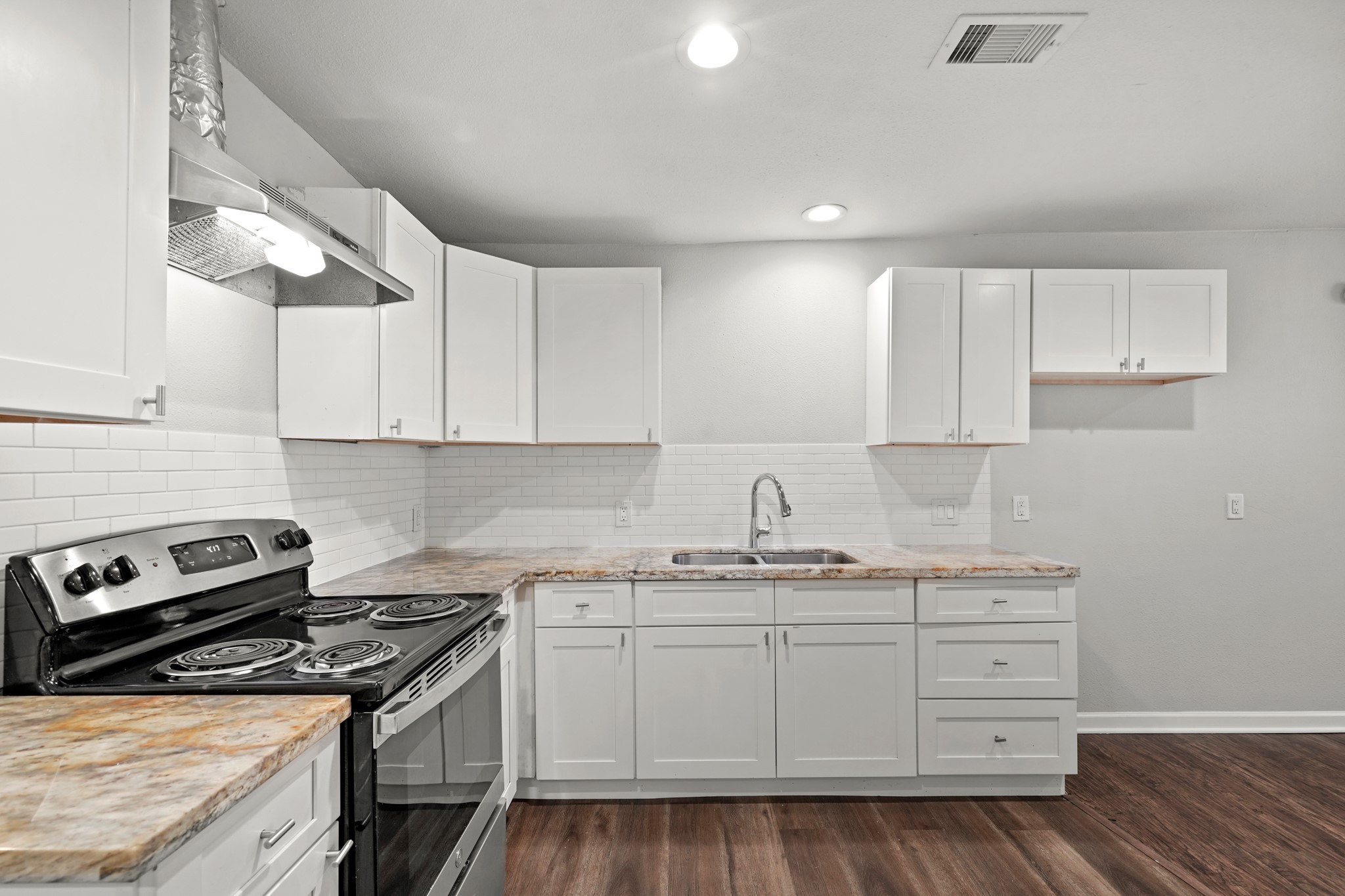 4926 Hull Street Property Photo 2