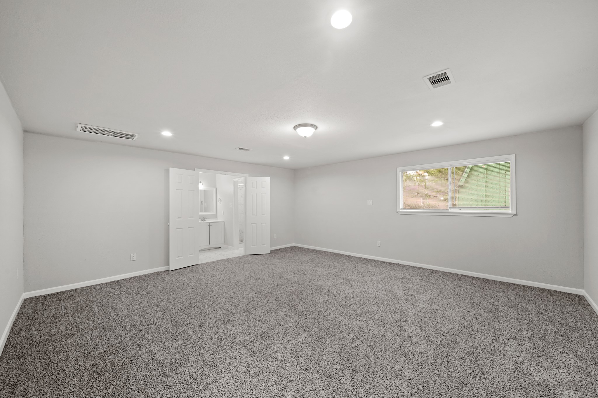 4926 Hull Street Property Photo 6