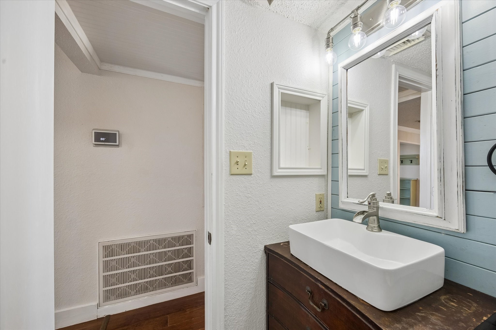 10559 Fm 109 Property Photo 9