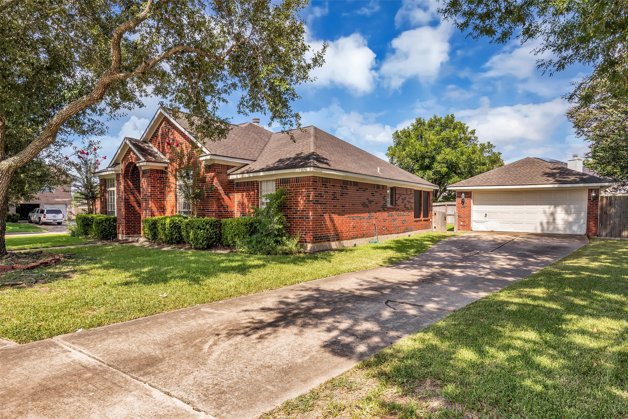 1903 Taylor Creek Drive Property Photo 2