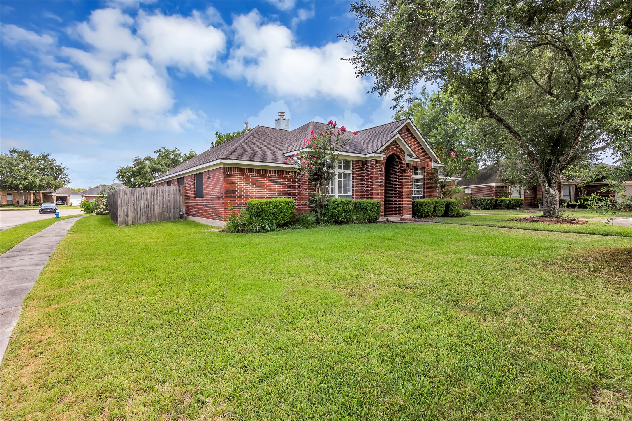 1903 Taylor Creek Drive Property Photo 3