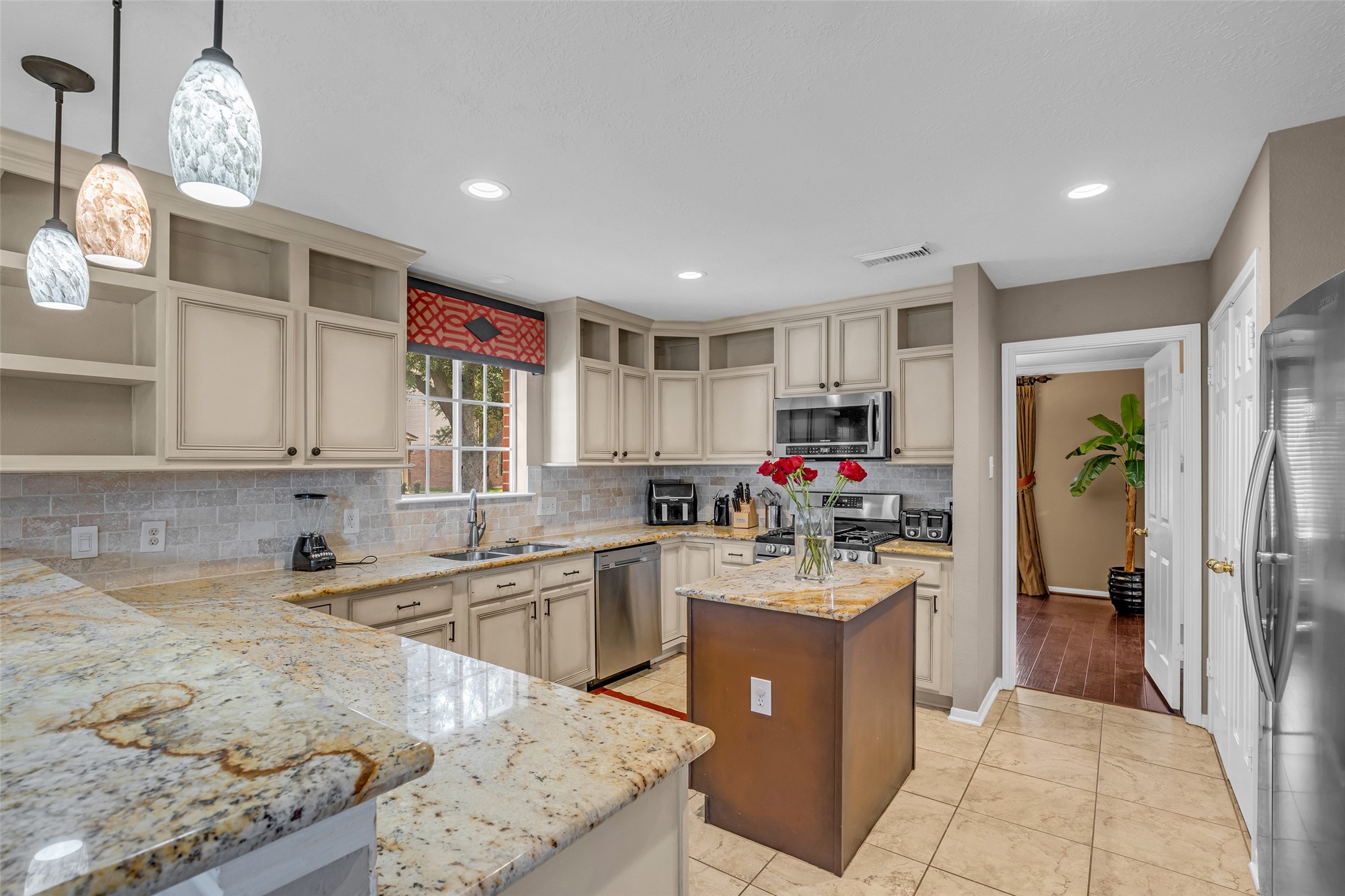 1903 Taylor Creek Drive Property Photo 8